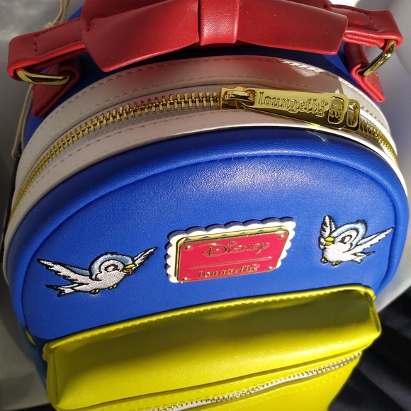 Loungefly Snow White 85th Anniversary Bag - Picture 4 of 10